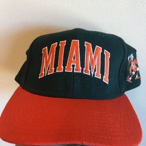 Starter Miami Hurricanes flat-bill hat.